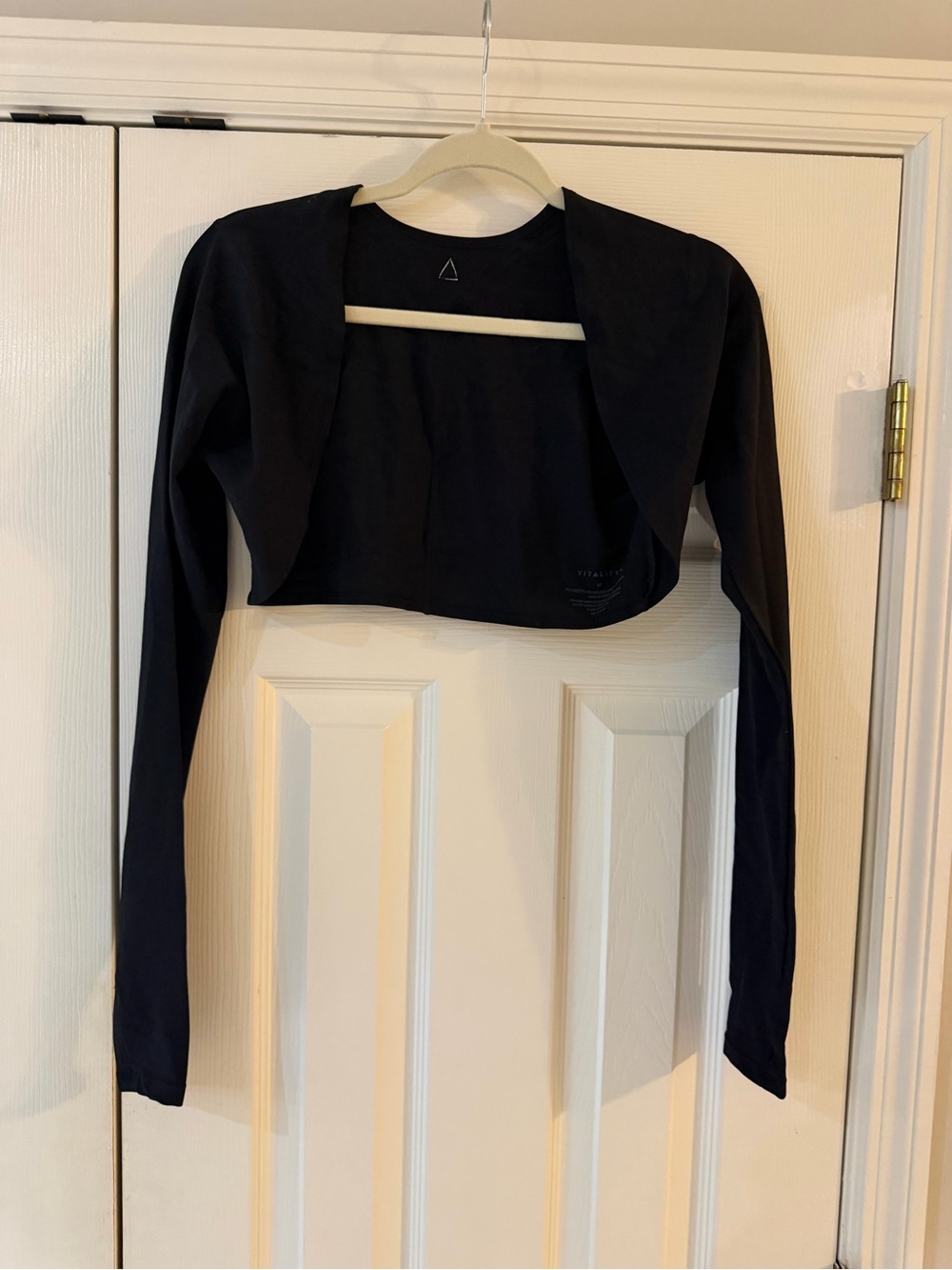 Black Cloud II Women's Long-Sleeve Cropped Shrug